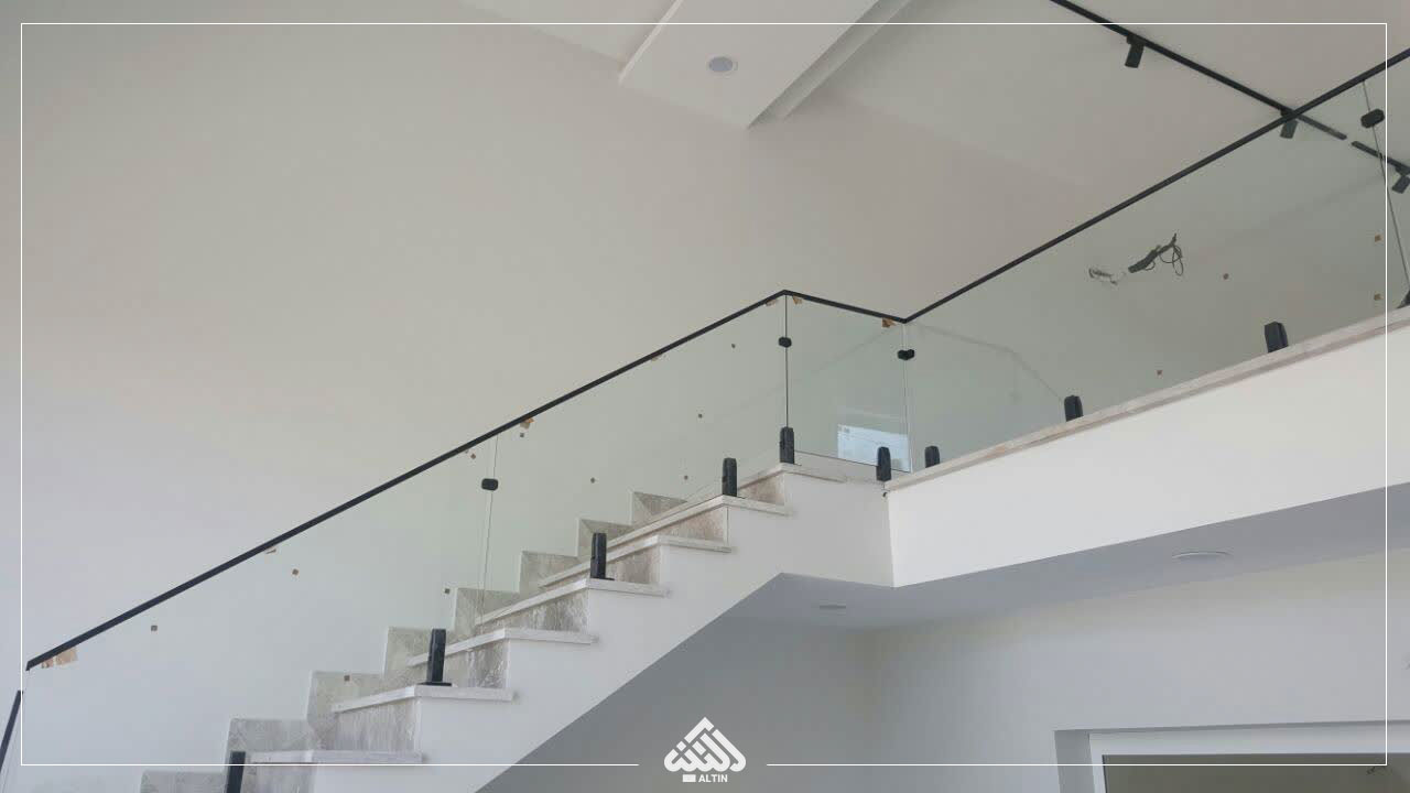 نرده شیشه ای آزمایشگاه محتشم نمونه کار